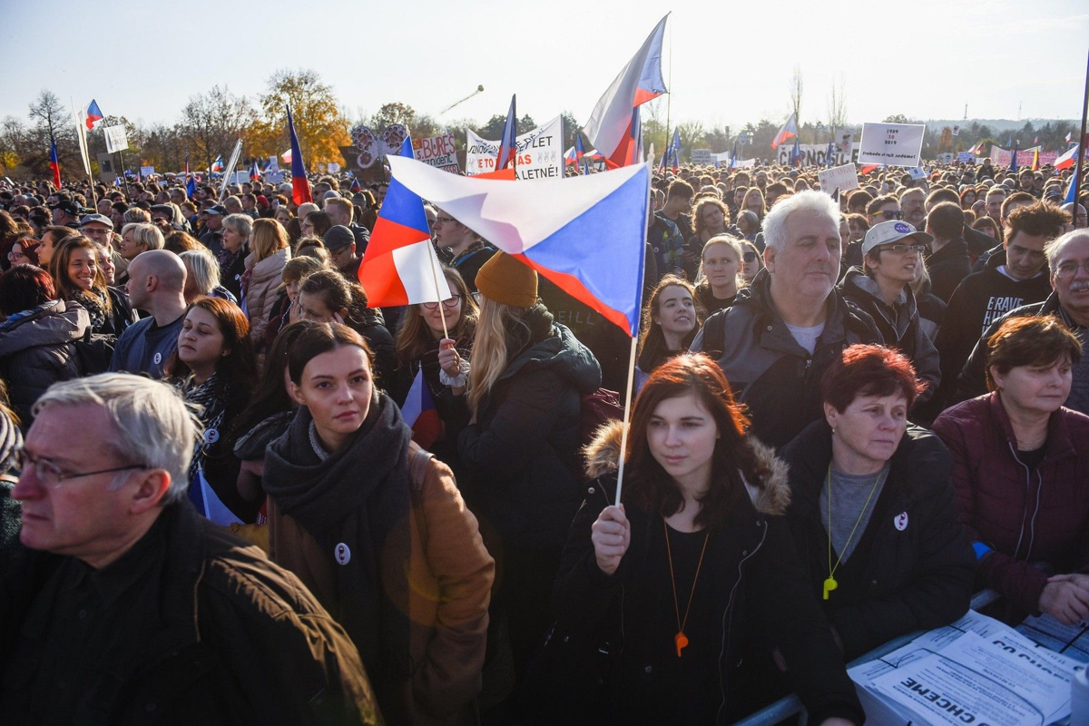 Čehinjam se obeta izbira med žensko in moško obliko priimka