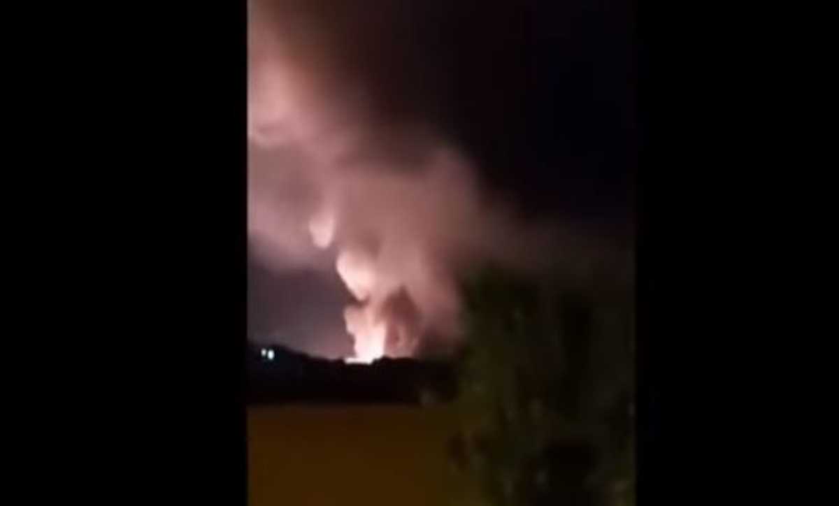 (VIDEO) Kot bi bili v vojni: Prebivalce Čačka ponoči zbudile glasne eksplozije, ki so trajale več kot dve uri