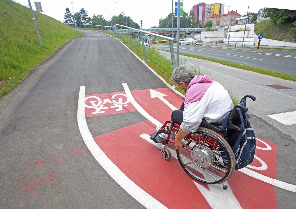 (VIDEO) Kako (ne)dostopen in invalidom (ne)varen je Maribor? "Dol pridem, gor ne morem," pravi Mariborčanka