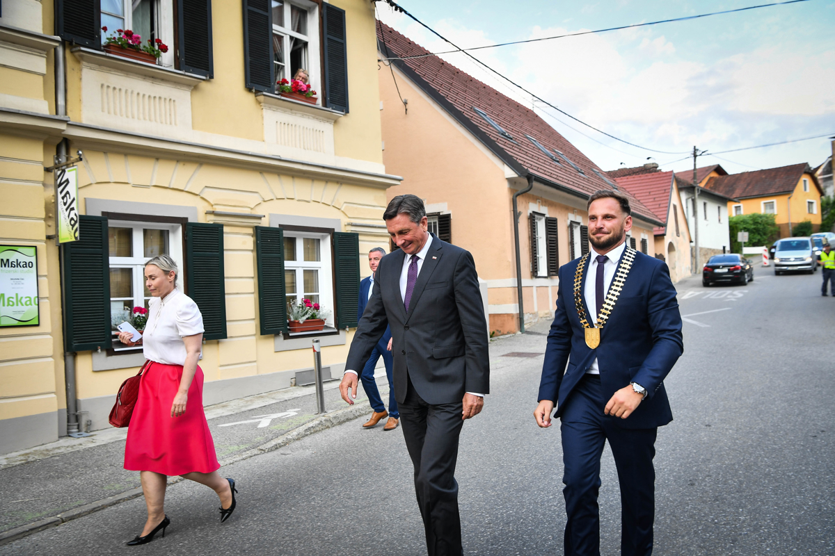Predsednik Pahor je bil nad urejenostjo in ambicioznostjo Sv. Trojice vidno navdušen.