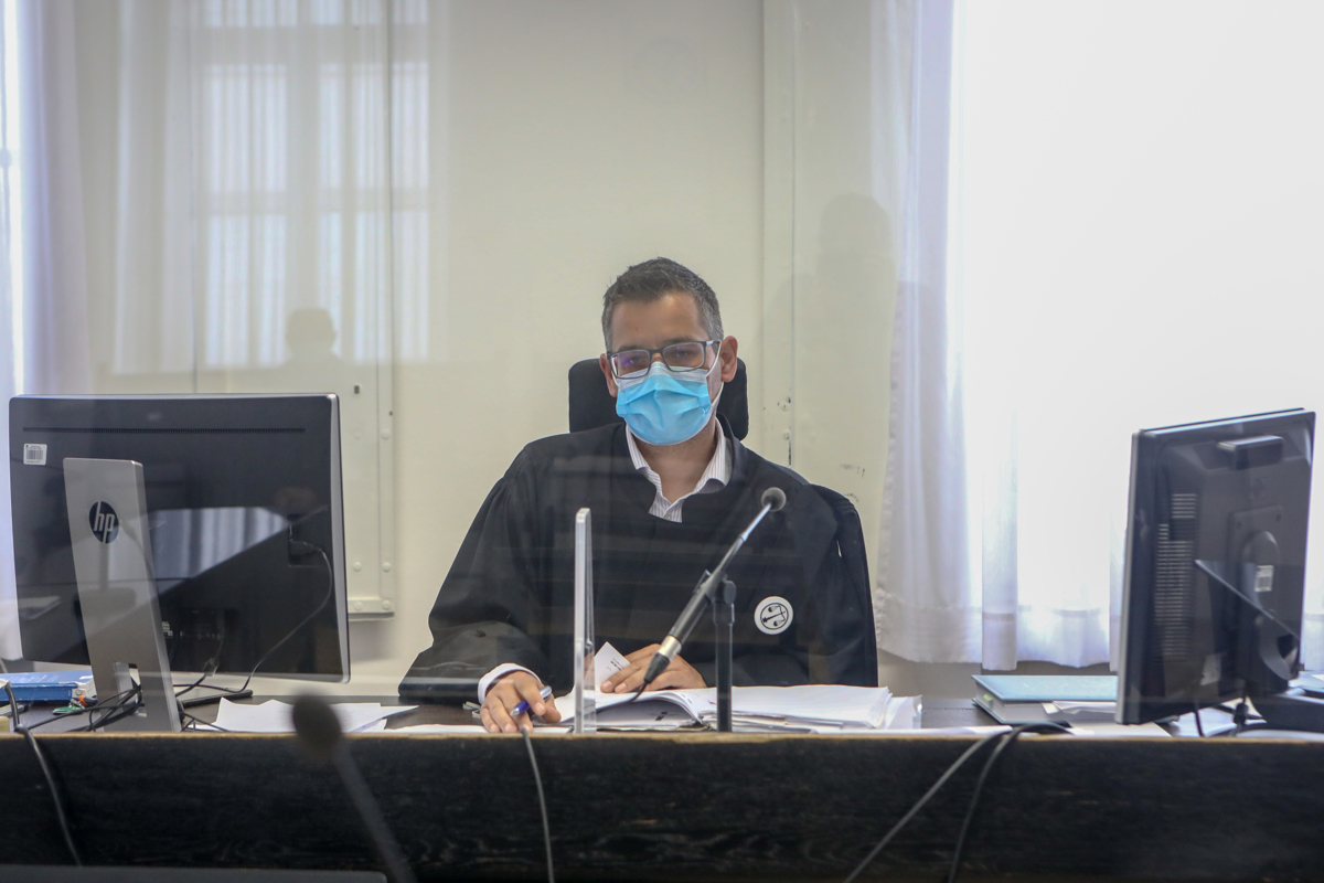 Sodba: Pogojna kazen za usodno zamenjavo kisline in soka