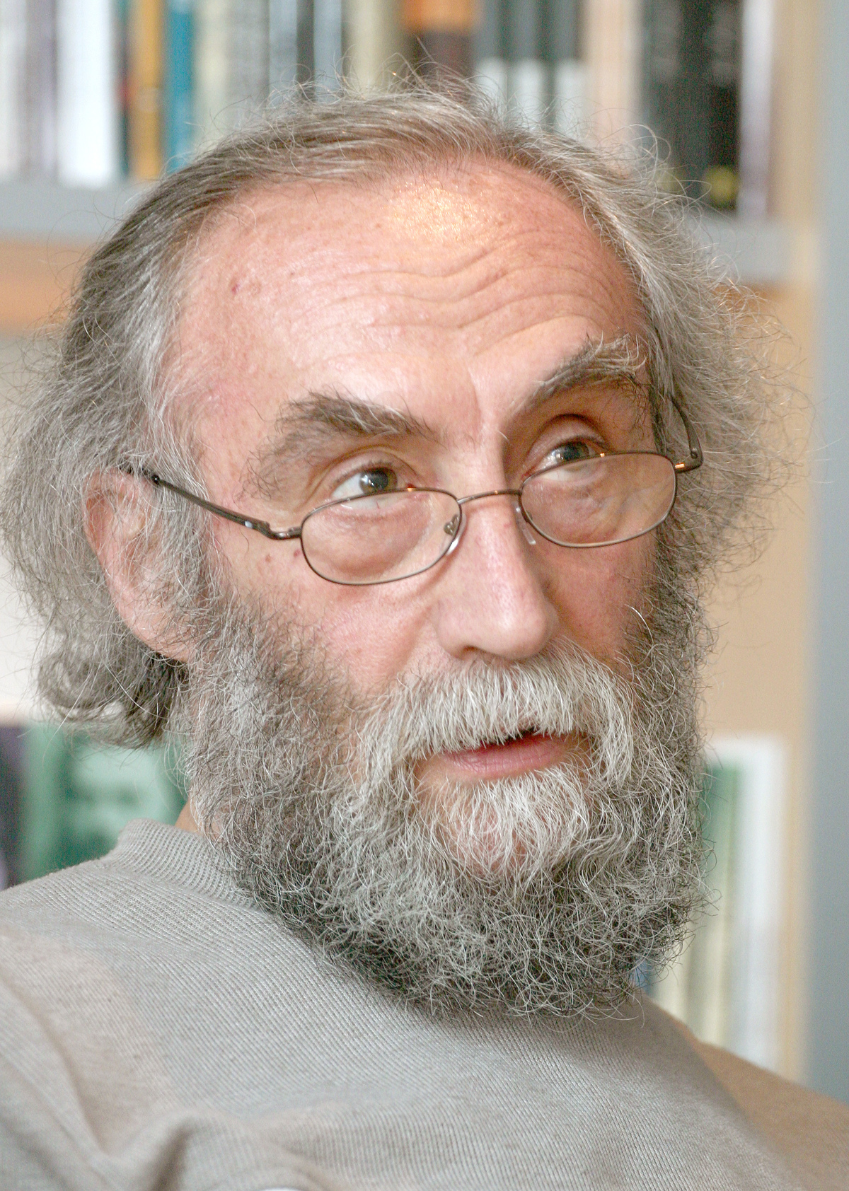 Umrl je pesnik Josip Osti