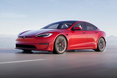 Tesla S plaid povsem zgorela