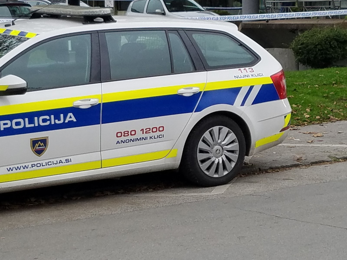 Trčil v most v Bresternici in pobegnil