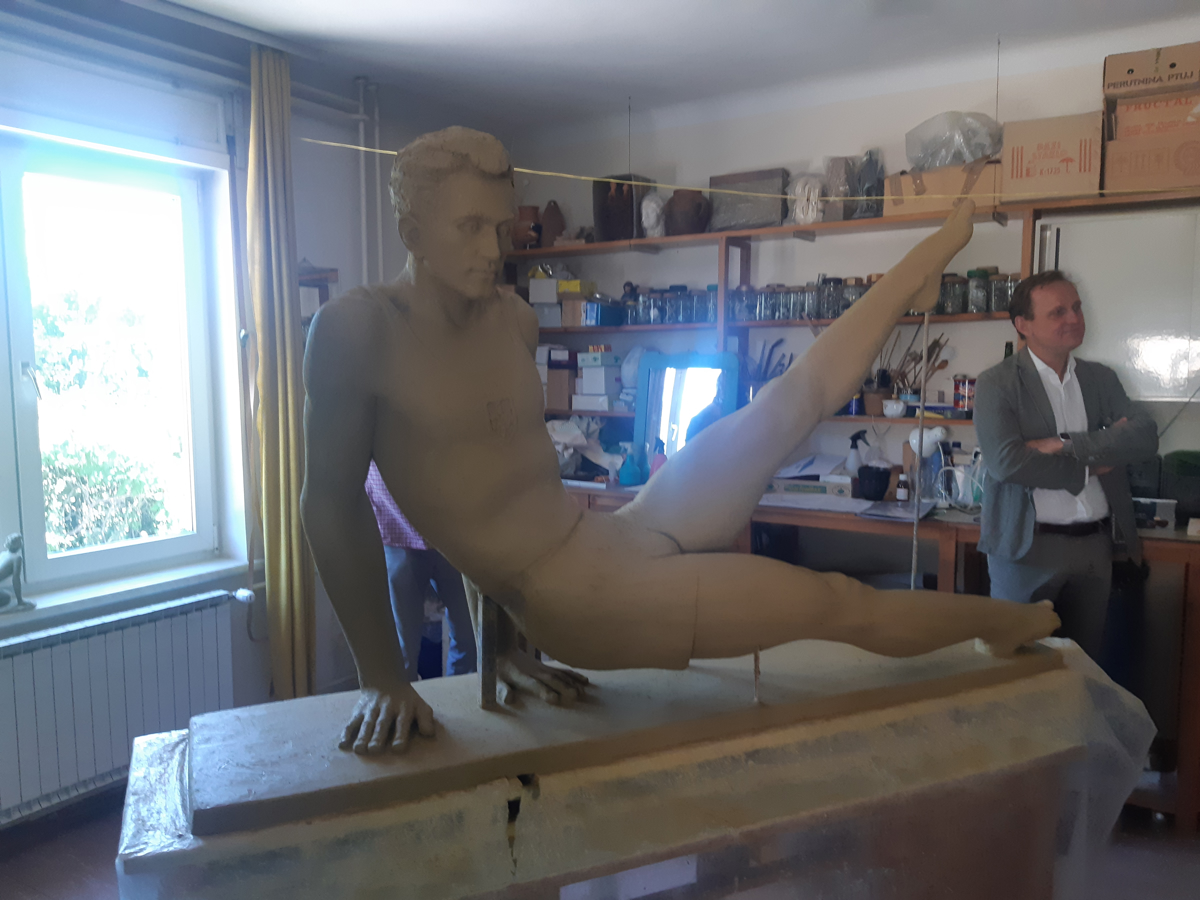 Spomenik Tošu Primožiču bo