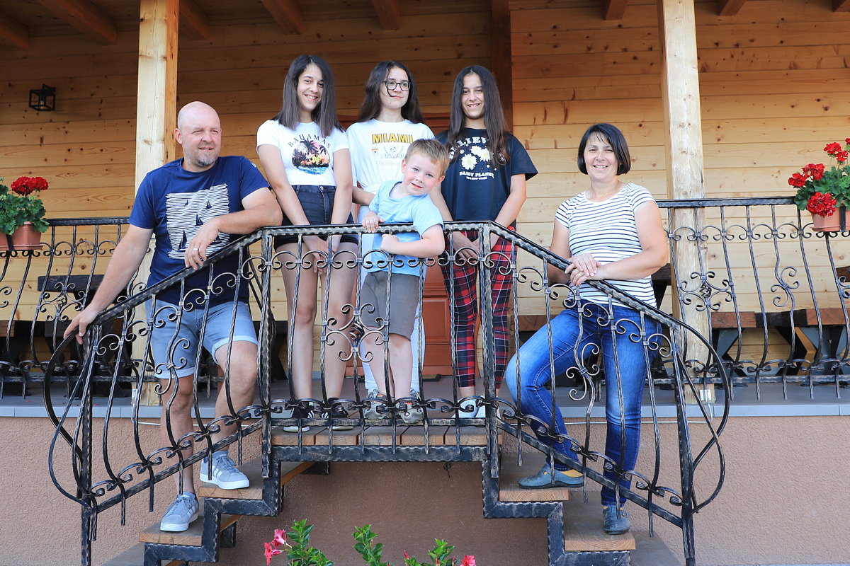 Jakobski Dol: Domačnost in gostoljubje v orehovi, slivovi, češnjevi sobi