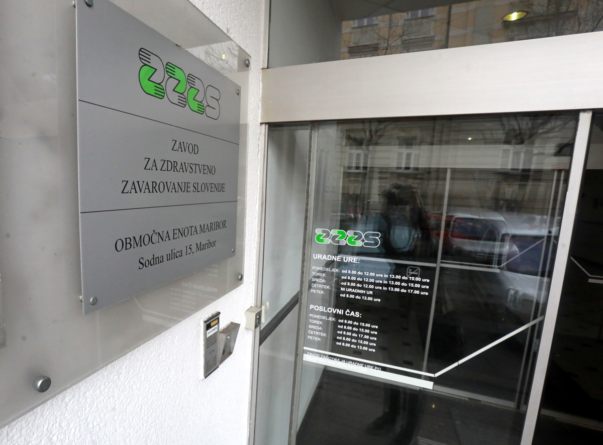 Vroča delovna mesta v Mariboru: Iščejo telefonista, kuharja, električarja ...