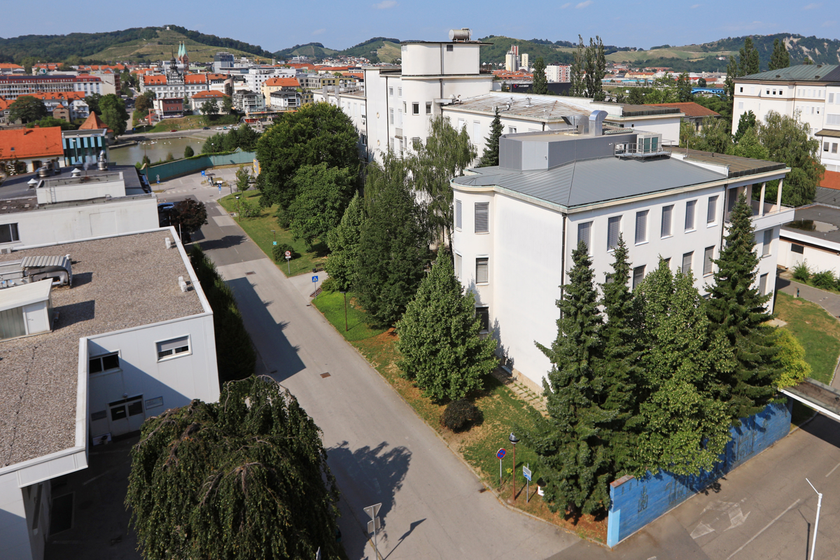 (MB-TEDEN) Že leta neustrezni prostori, premalo kadra, čakanje. Dovolj je igric z lopatkami in kanglicami v UKC Maribor!