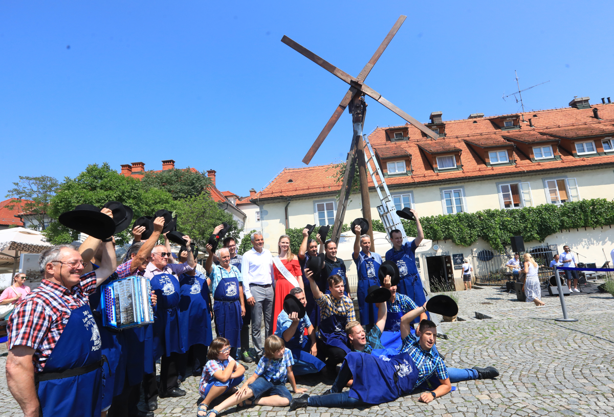 (FOTO) Klopotec že poje pred Staro trto na mariborskem Lentu