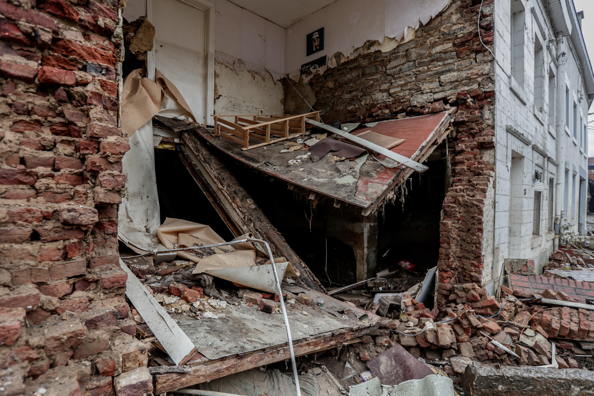 (FOTO in VIDEO) Belgijo prizadele nove poplave, voda je odnašala avtomobile