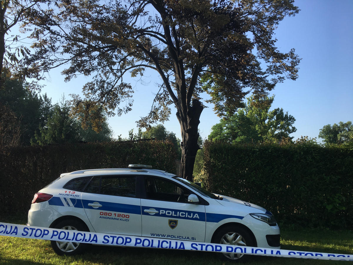 V baraki naleteli na truplo