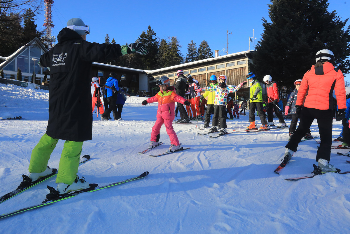 (FOTO): Zimski športni vikend Maribora: Na Pohorju gneča, v Pristanu prazno
