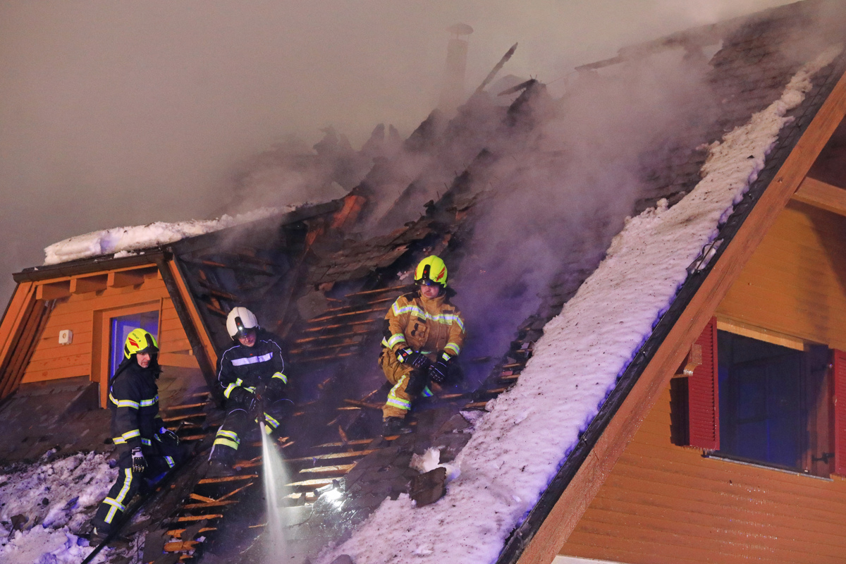 Na Bolfenku zagorelo zaradi pregretja dimnika. Škode je za pol milijona evrov
