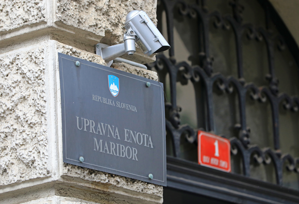 Vroča delovna mesta v Mariboru in okolici: Avtomehaniku 1400 evrov. Gostilna Vnukec zaposli kuharja. Zaposlitev tudi za pogrebnika
