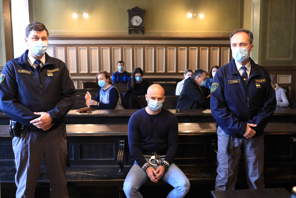 Sojenje zaradi umora: Odvetnik proti sodnici - odločil bo predsednik sodišča
