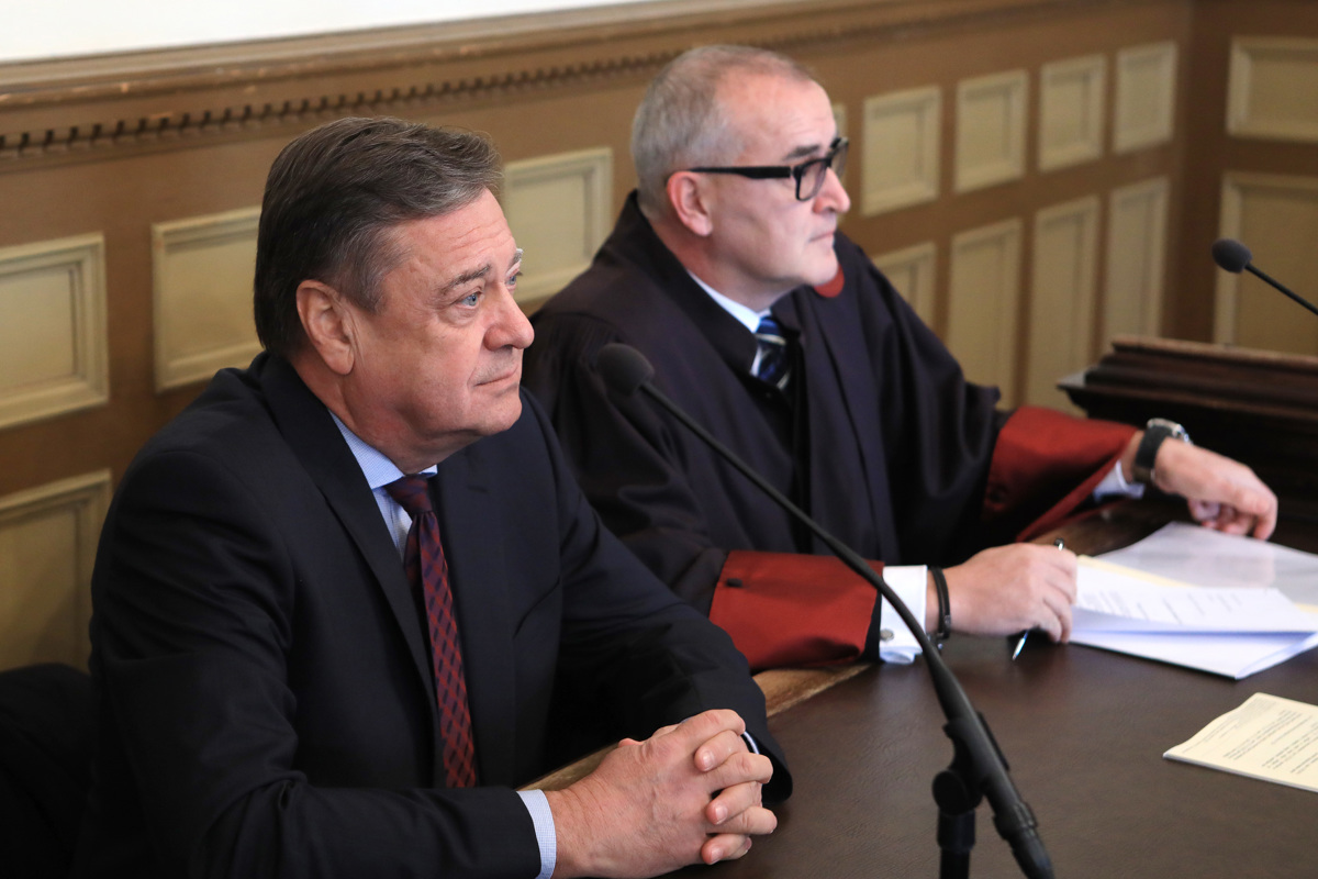 Delnice Mercatorja: Ljubljanski župan in sinova oproščeni
