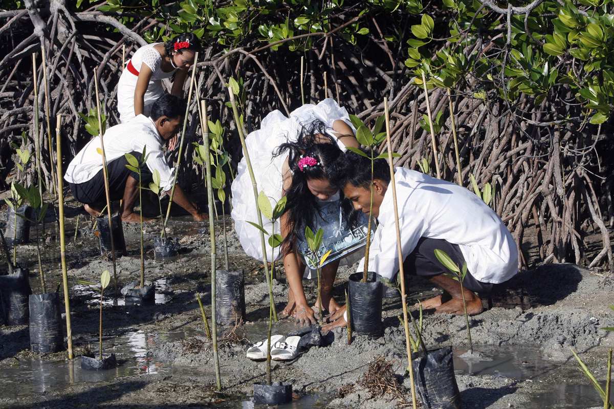 Na Filipinih prepovedali otroške poroke, za zlorabo do 12 let zapora
