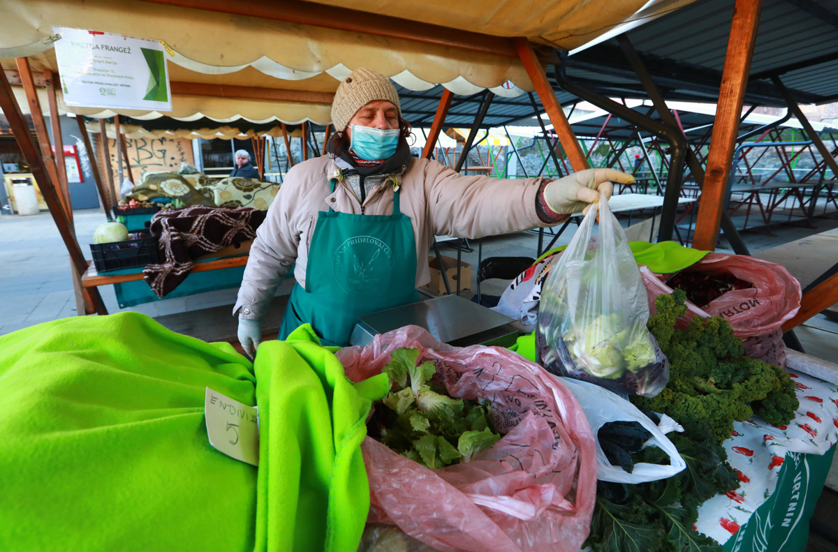 Cene na mariborski tržnici: Koliko stane radič
