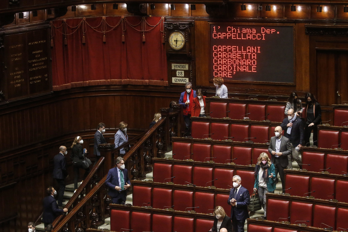 Italija po šestih brez predsednika, Mattarella dobil premalo glasov
