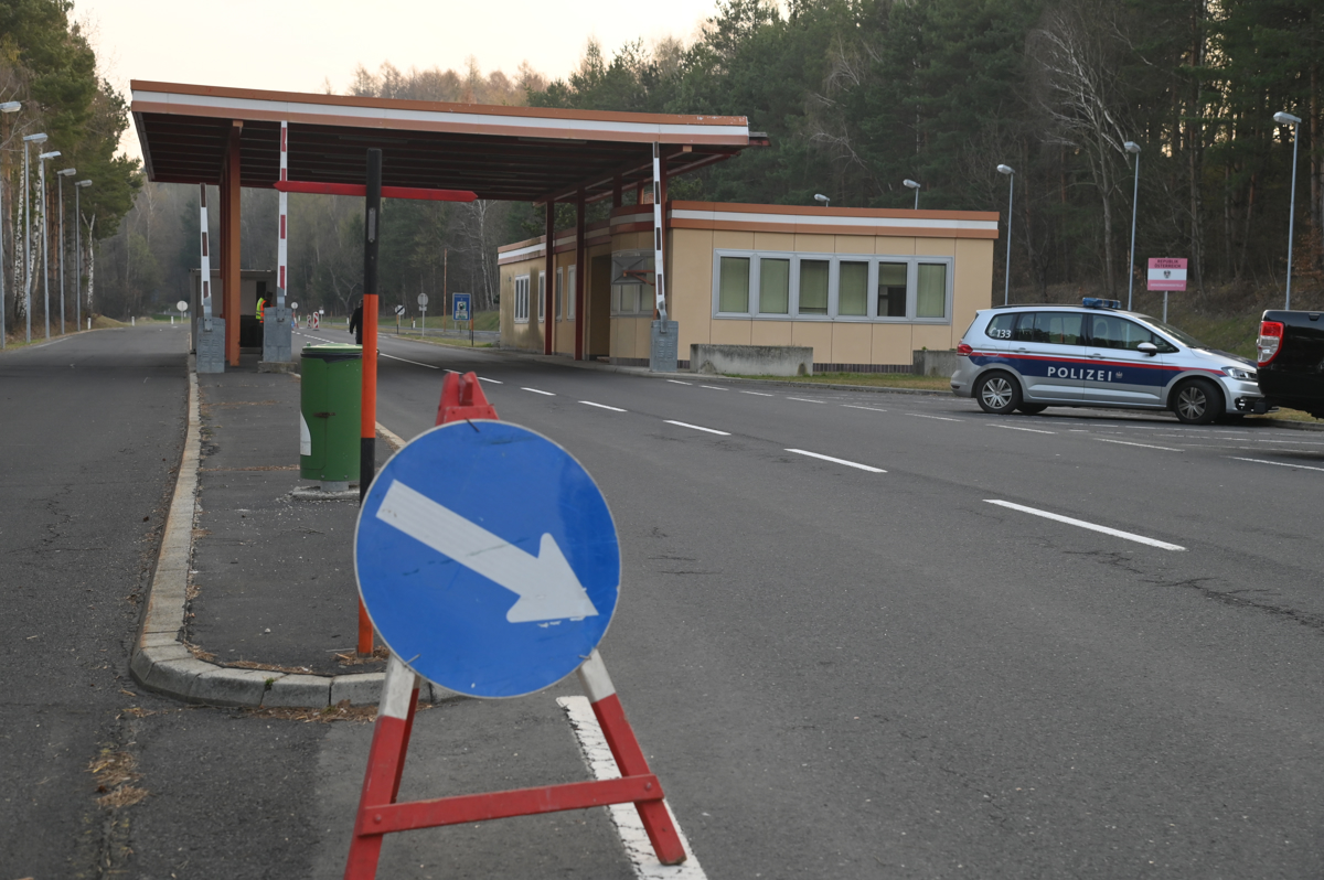 S policijskimi sosedi na lov za ubežniki
