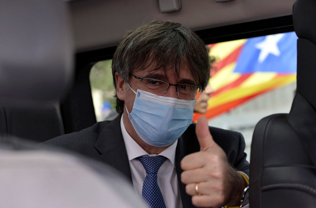 Katalonski voditelj Carles Puigdemont kljub drugačnim željam Španije ostaja svoboden človek