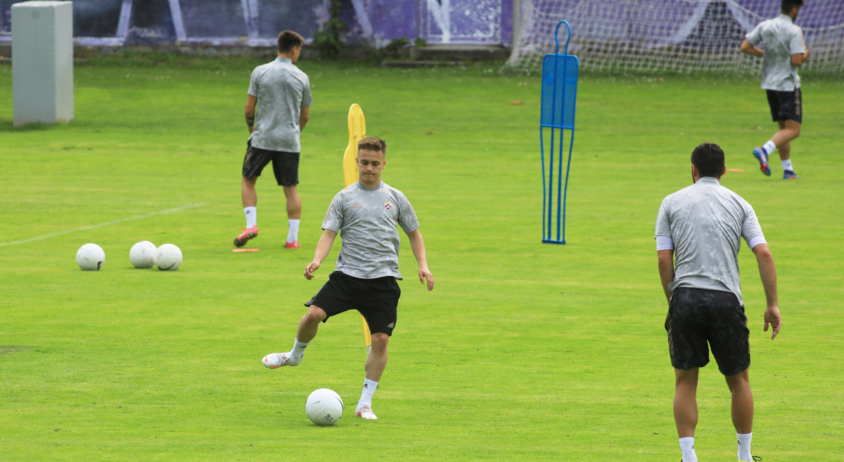 Konec počitnic za vijoličaste: V Ljudskem vrtu vadila tudi novinca