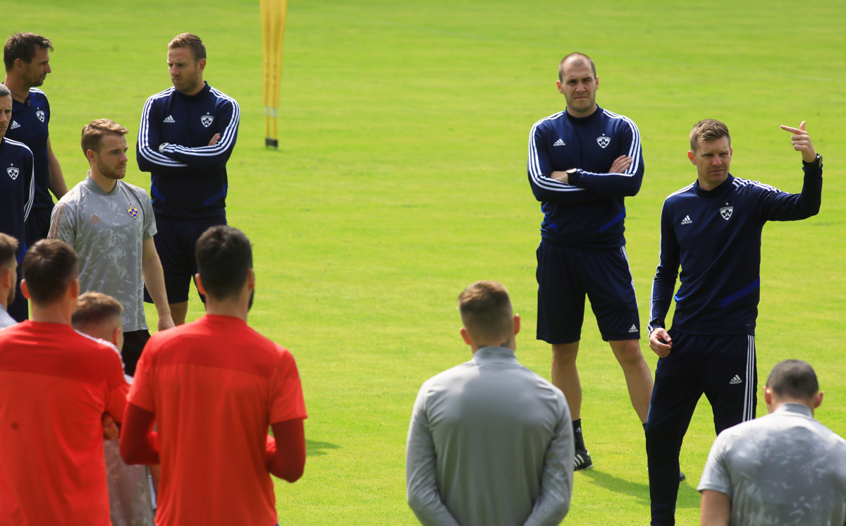 Konec počitnic za vijoličaste: V Ljudskem vrtu vadila tudi novinca