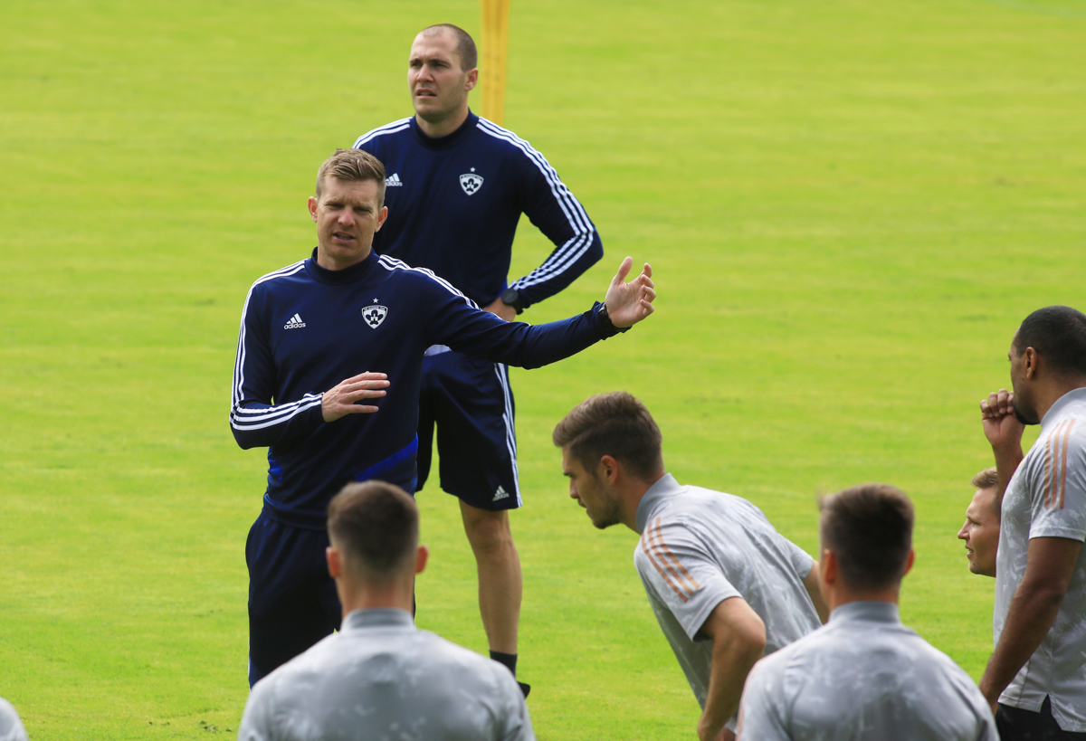 Konec počitnic za vijoličaste: V Ljudskem vrtu vadila tudi novinca