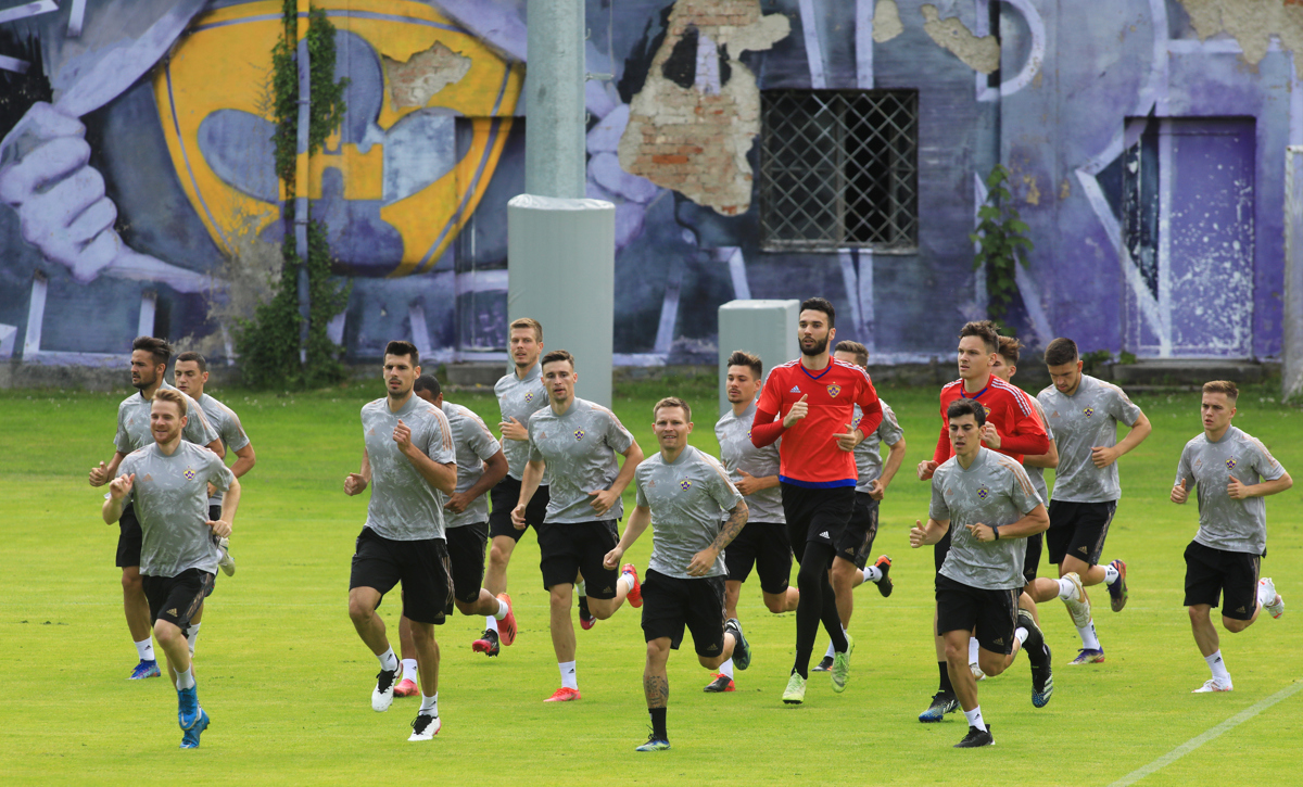 Konec počitnic za vijoličaste: V Ljudskem vrtu vadila tudi novinca