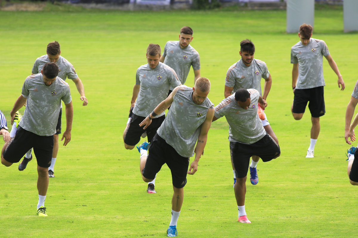 Konec počitnic za vijoličaste: V Ljudskem vrtu vadila tudi novinca