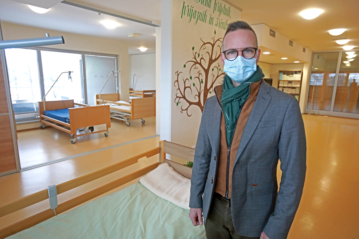Domu pod gorco za novih 68 postelj zmanjkali dve točki