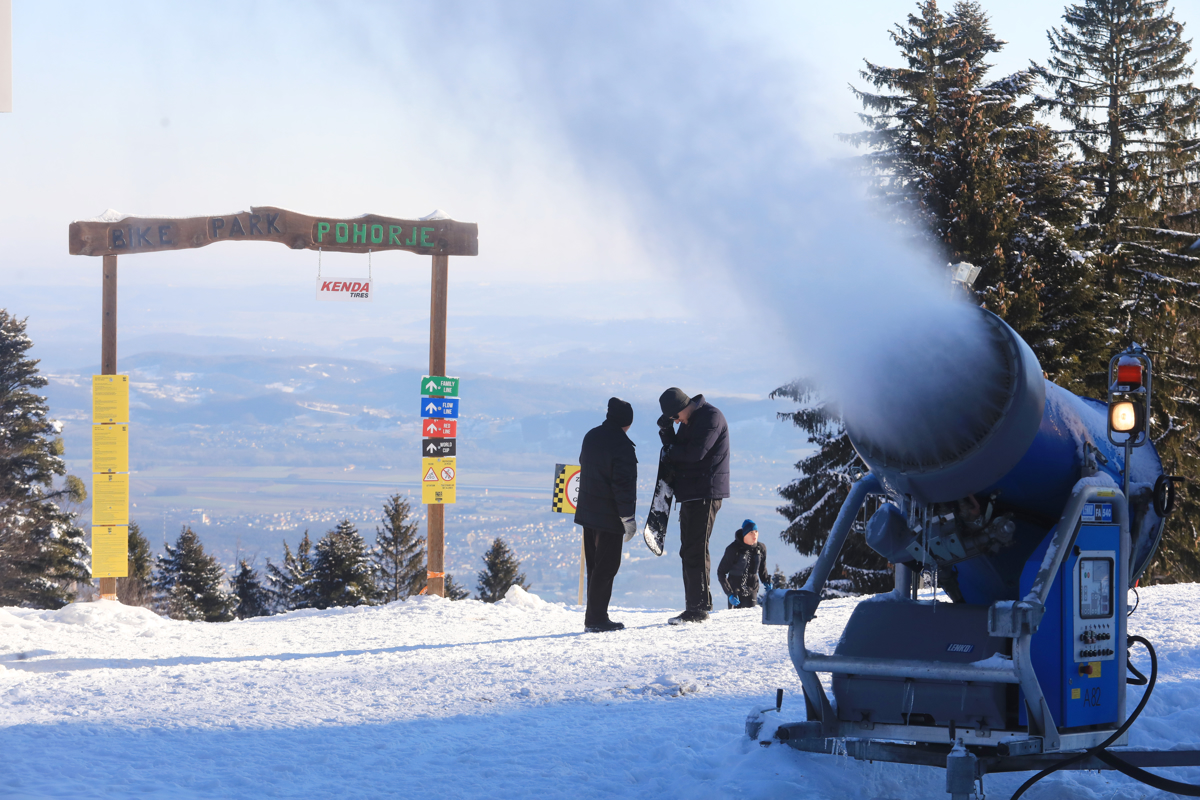 (FOTO) Bellevue in Areh: Zimsko veselje pod svobodnim soncem
