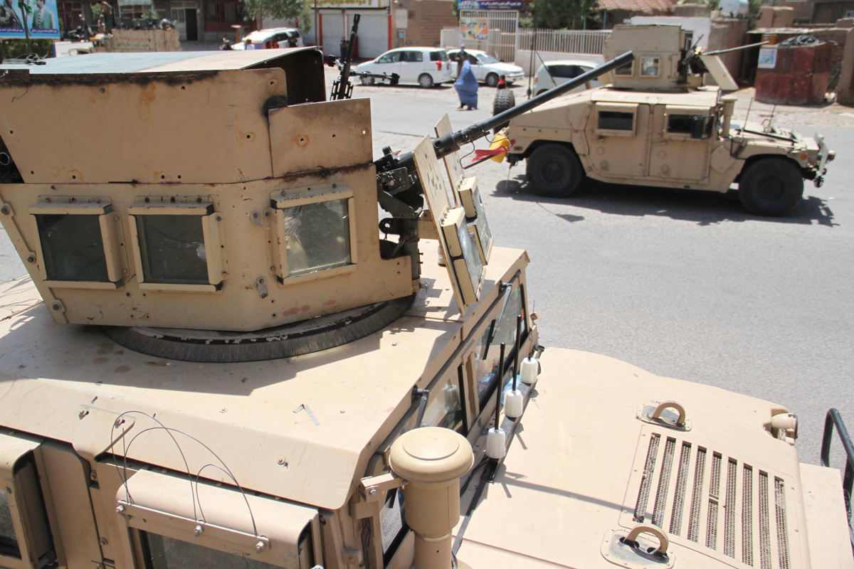 Afganistan: Talibani jurišajo na mesta