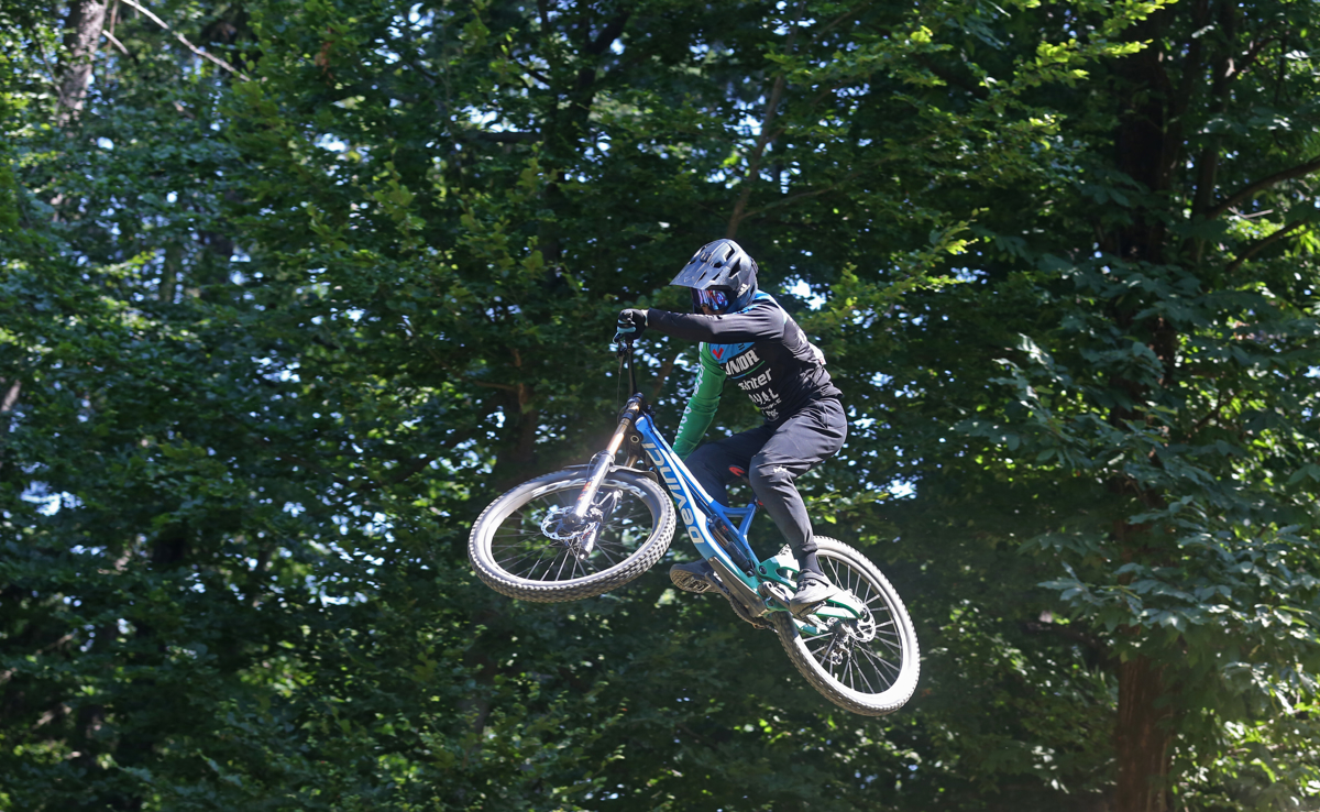 Kolesarski praznik na Mariborskem Pohorju: Finale za svetovni pokal si je ogledalo 8000 navijačev