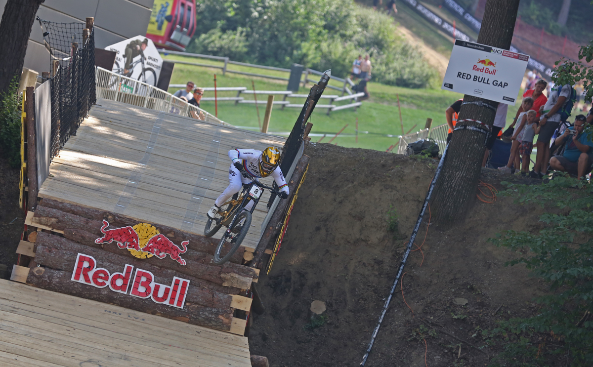 Kolesarski praznik na Mariborskem Pohorju: Finale za svetovni pokal si je ogledalo 8000 navijačev