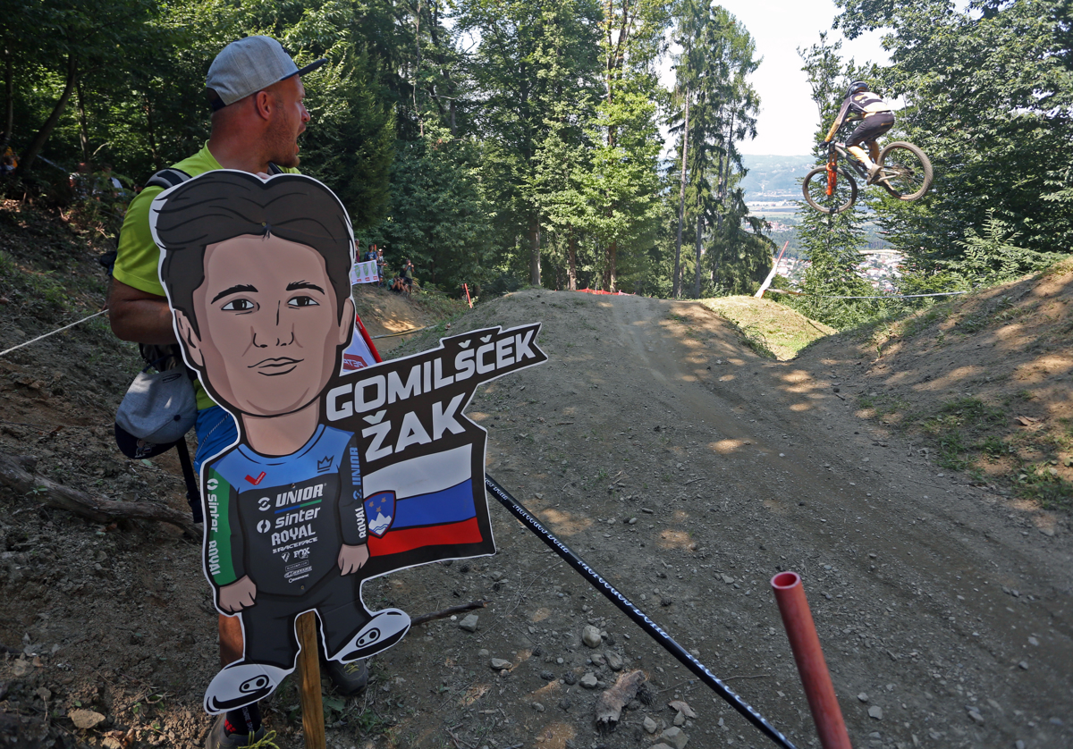 Kolesarski praznik na Mariborskem Pohorju: Finale za svetovni pokal si je ogledalo 8000 navijačev