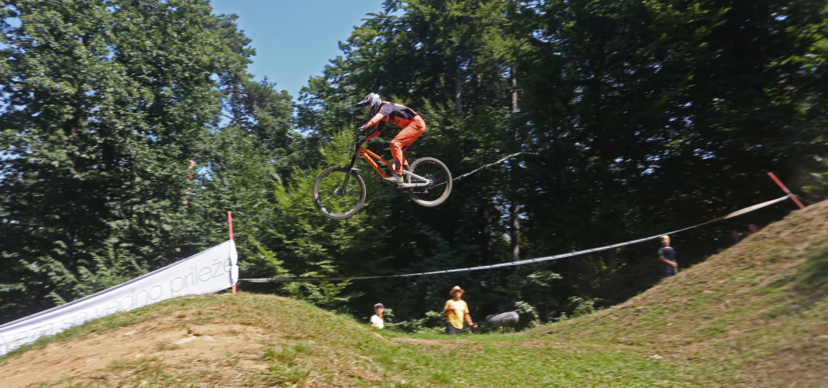Kolesarski praznik na Mariborskem Pohorju: Finale za svetovni pokal si je ogledalo 8000 navijačev