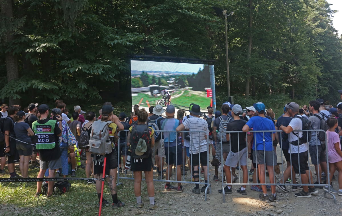 Kolesarski praznik na Mariborskem Pohorju: Finale za svetovni pokal si je ogledalo 8000 navijačev
