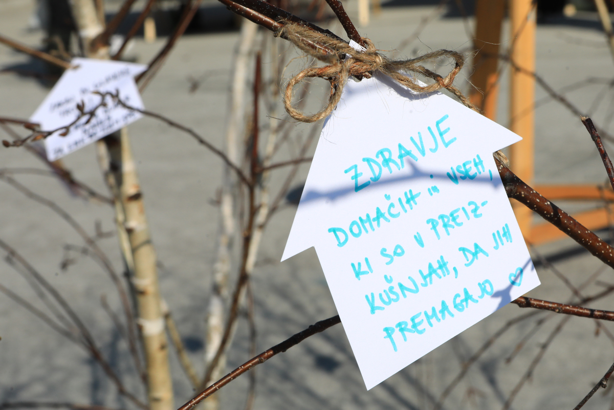 Velikonočna tržnica v Staršah: Čokoladna jajca za otroke, šunka za starše