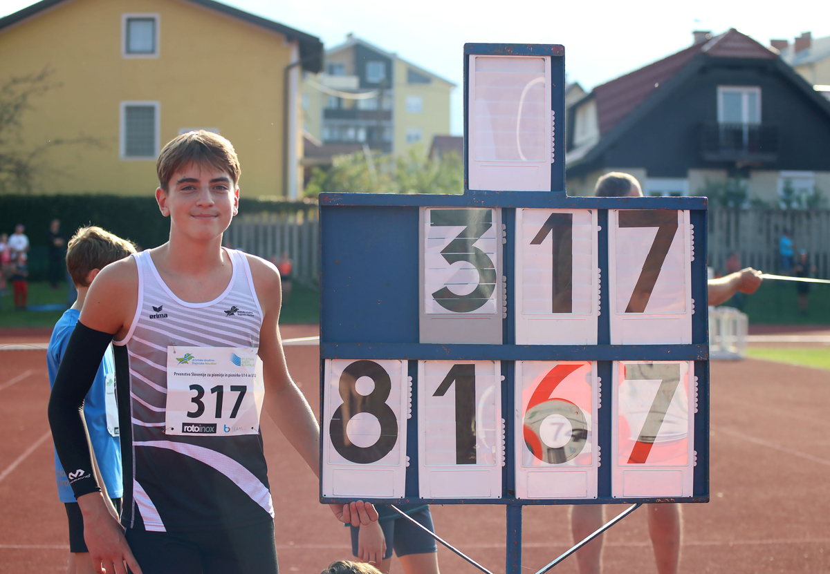 Hitreje, višje, močneje: Državno prvenstvo mladih atletov na mariborskem stadionu Poljane