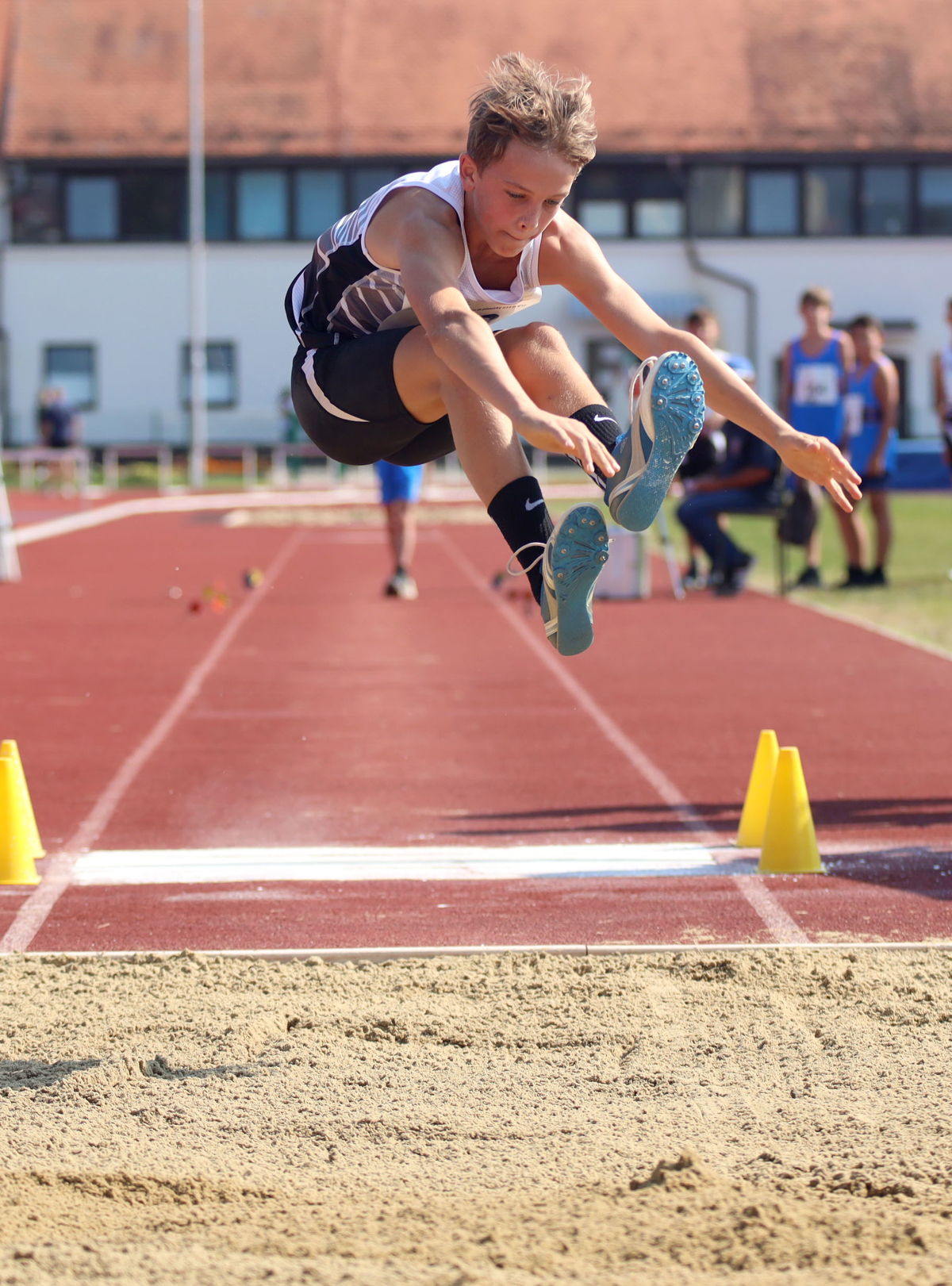 Hitreje, višje, močneje: Državno prvenstvo mladih atletov na mariborskem stadionu Poljane