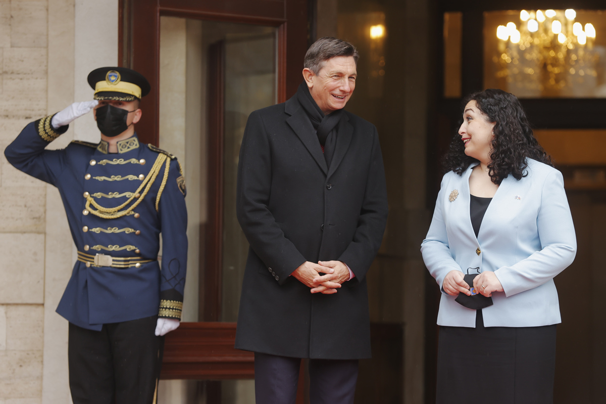 Pozval k obnovitvi dialoga
