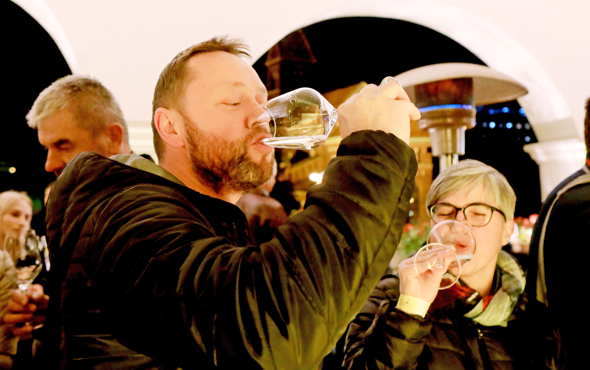 Salon štajerskih mladih vin Pubec: Tako je bilo pod arkadami mariborskega gradu
