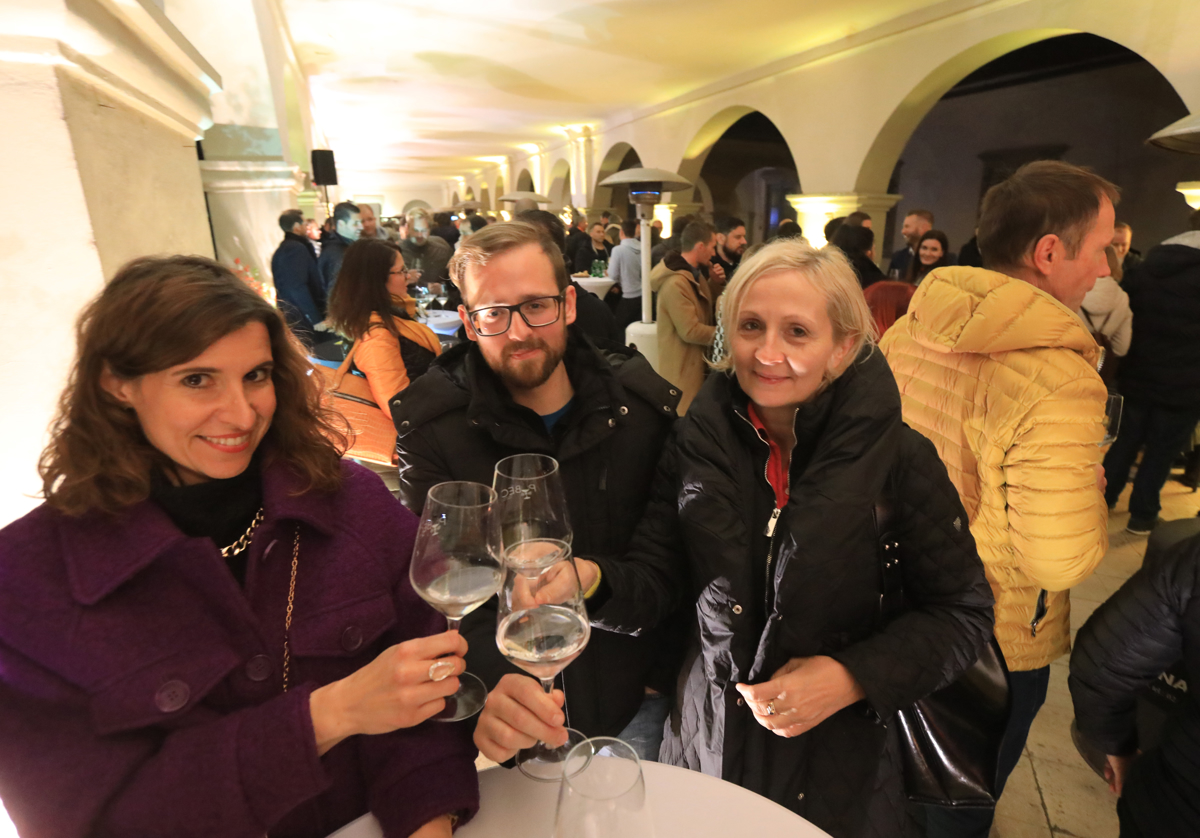 Salon štajerskih mladih vin Pubec: Tako je bilo pod arkadami mariborskega gradu
