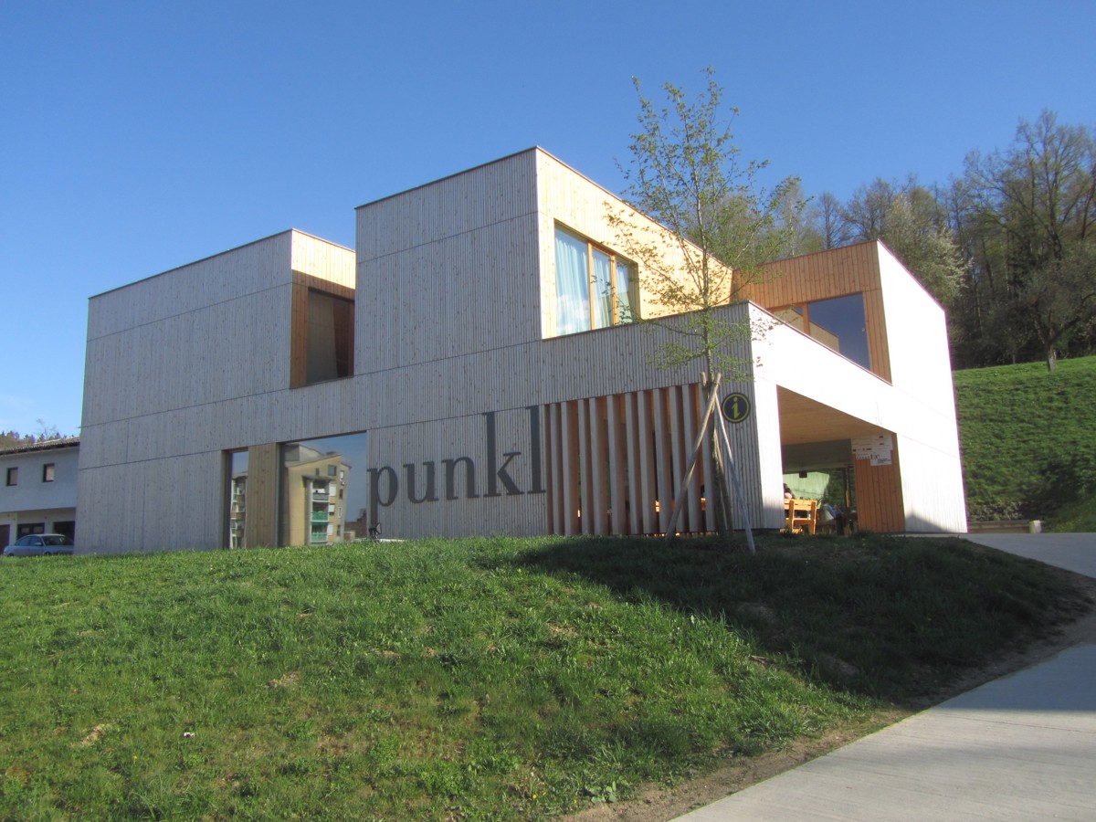 Hostel Punkl tudi za dijake