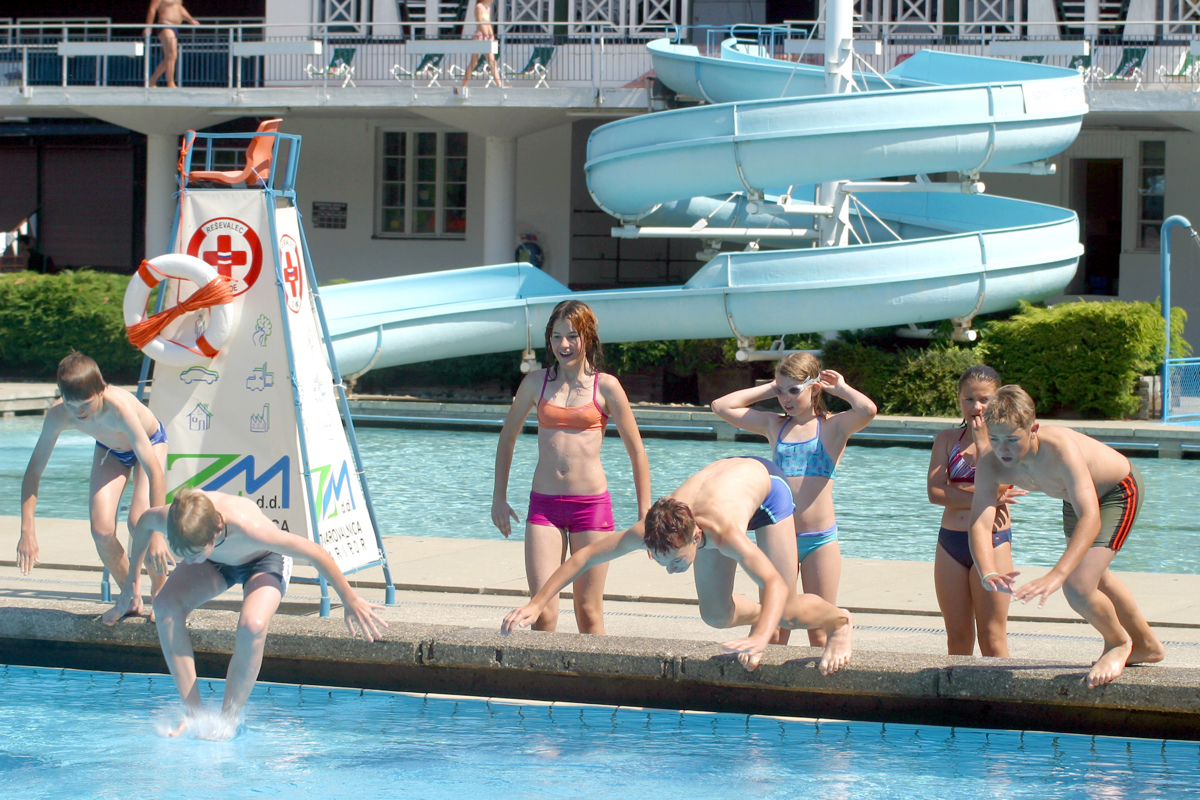 Manj poletnih počitnic, več 
zaslužka v turizmu?