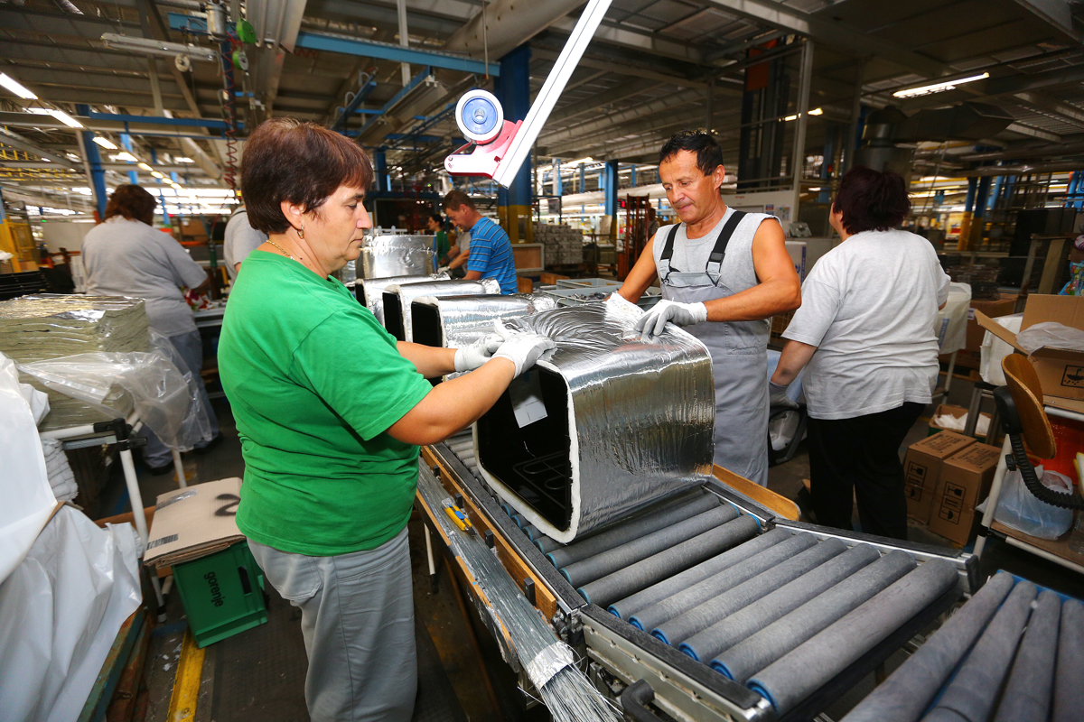 Dela le tretjina starejših od 55 let