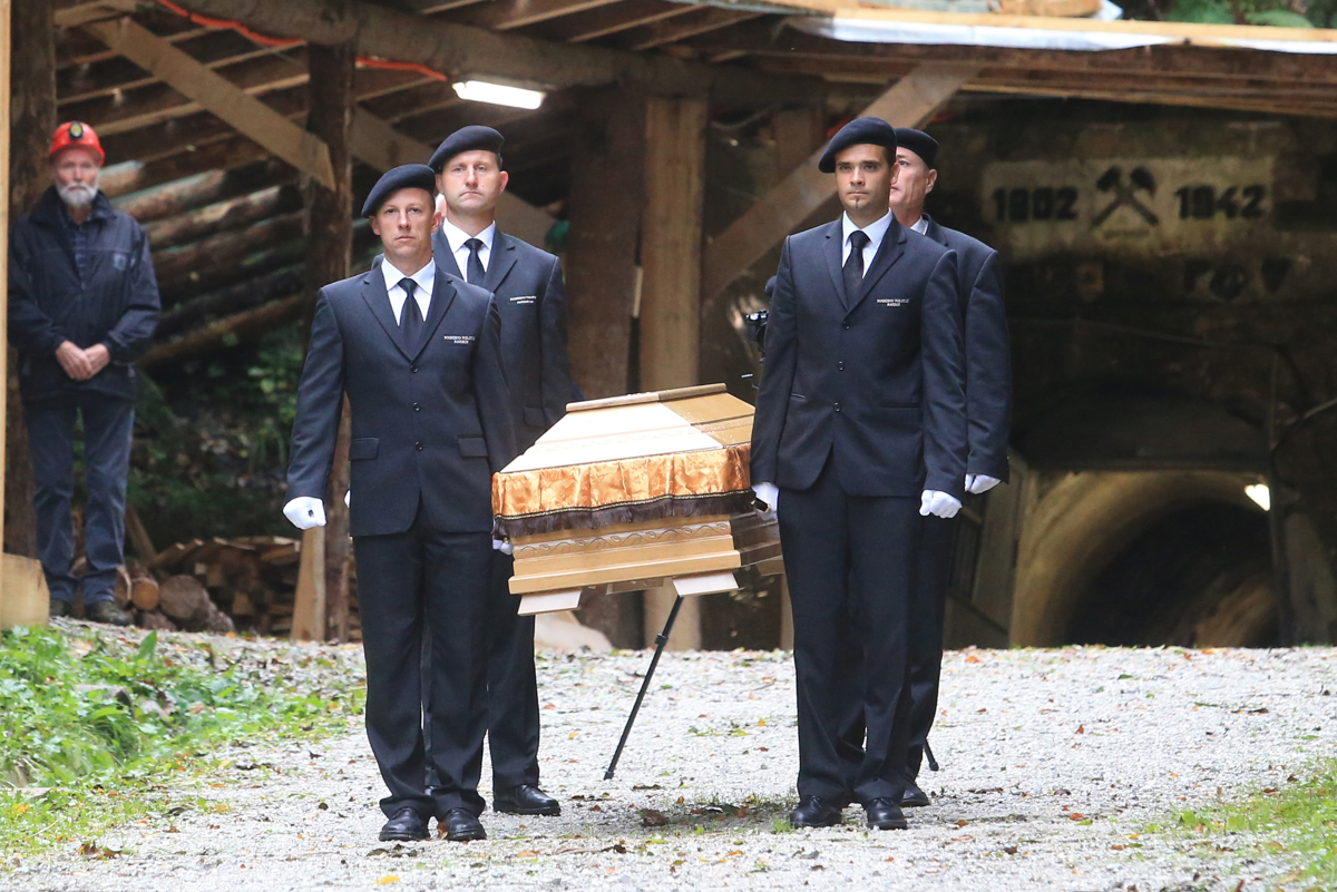 Cerar: Mladim smo dolžni zapustiti družbo priložnosti in razvoja