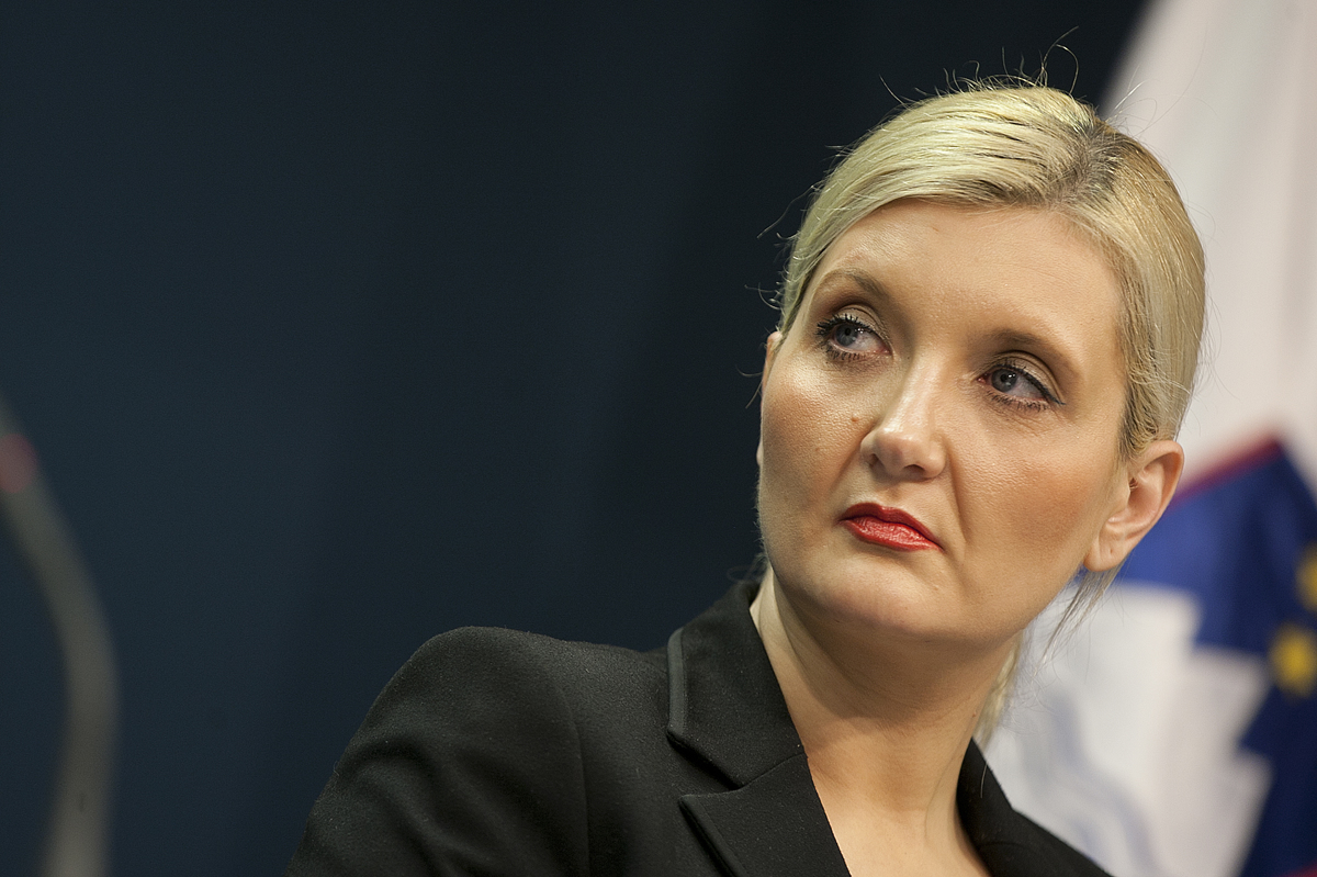 Notranja ministrica napisala ogorčeno pismo