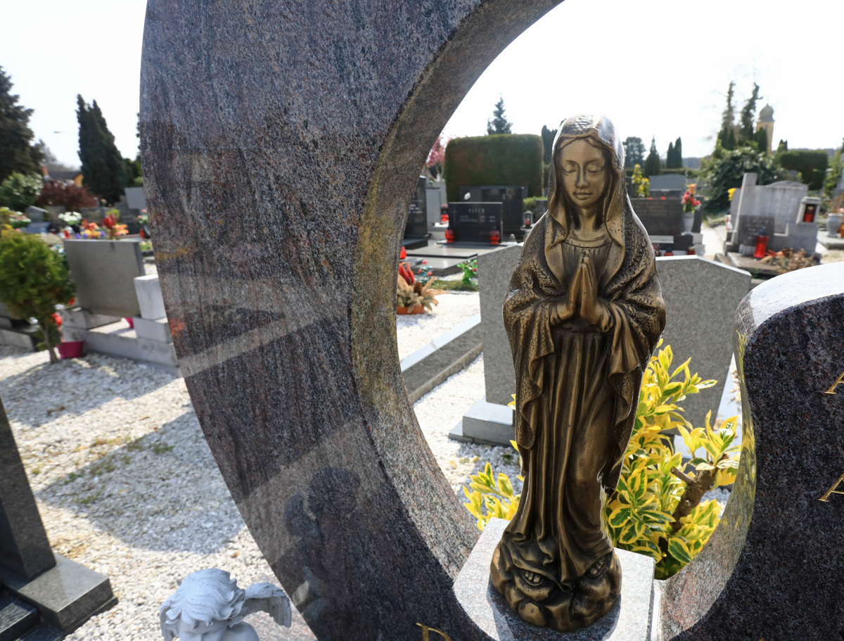 Pogrebno podjetje Maribor: Pogrebi le v najožjem družinskem krogu